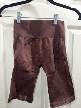 LAZULI LABEL High-Waist Athletic Shorts in Chocolate Brown